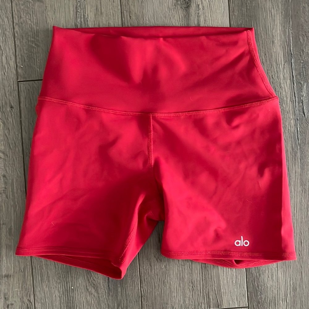 Alo Yoga 5” Airbrush High-Waist Biker Short in Classic Red